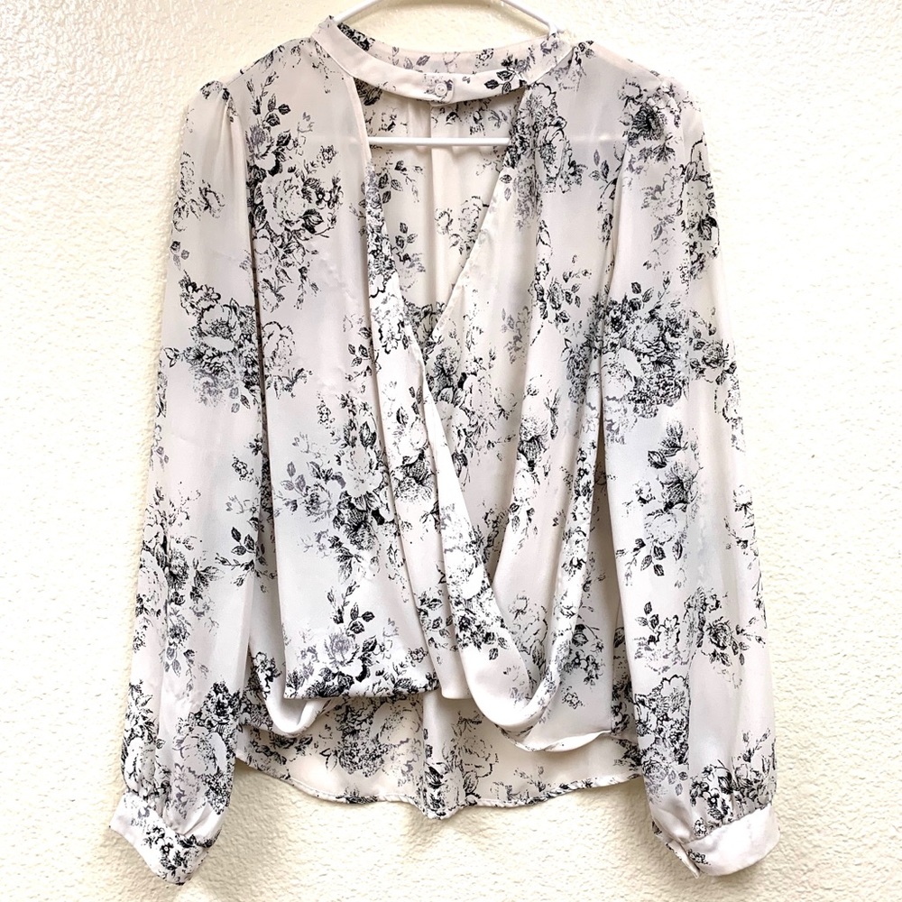 Lush Chocker Collar Floral Print Long Sleeve